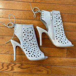 Gray women’s heel - size 9